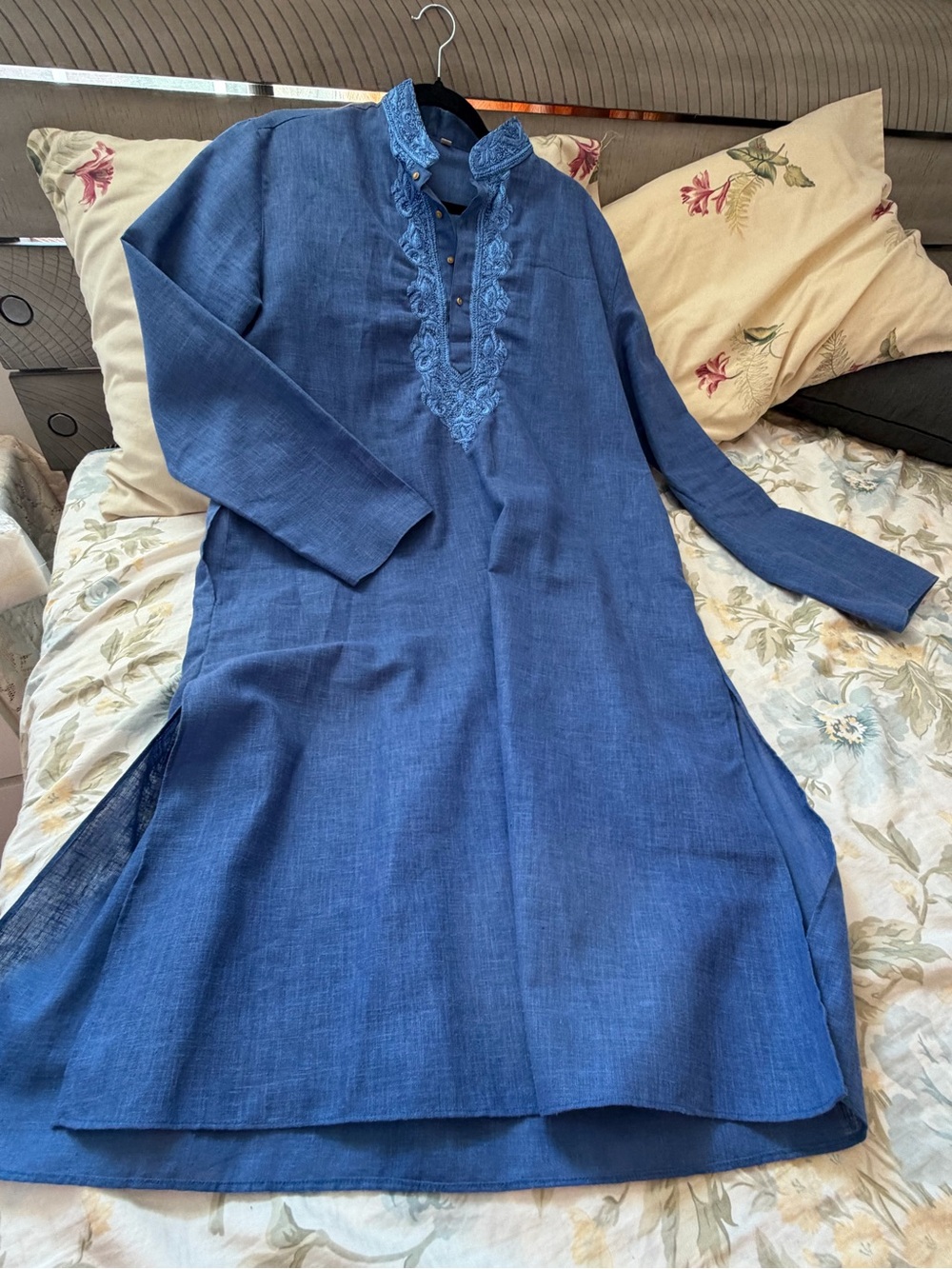 Men Blue Embroidered Kurta Punjabi size 42